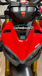 Couvre compteur en carbone de la marque Carbonvani pour une Ducati Streetfighter V4