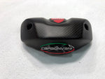 Couvre compteur en carbone de la marque Carbonvani pour une Ducati Streetfighter V4